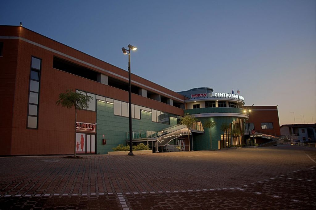 Shopping centre in Nepi